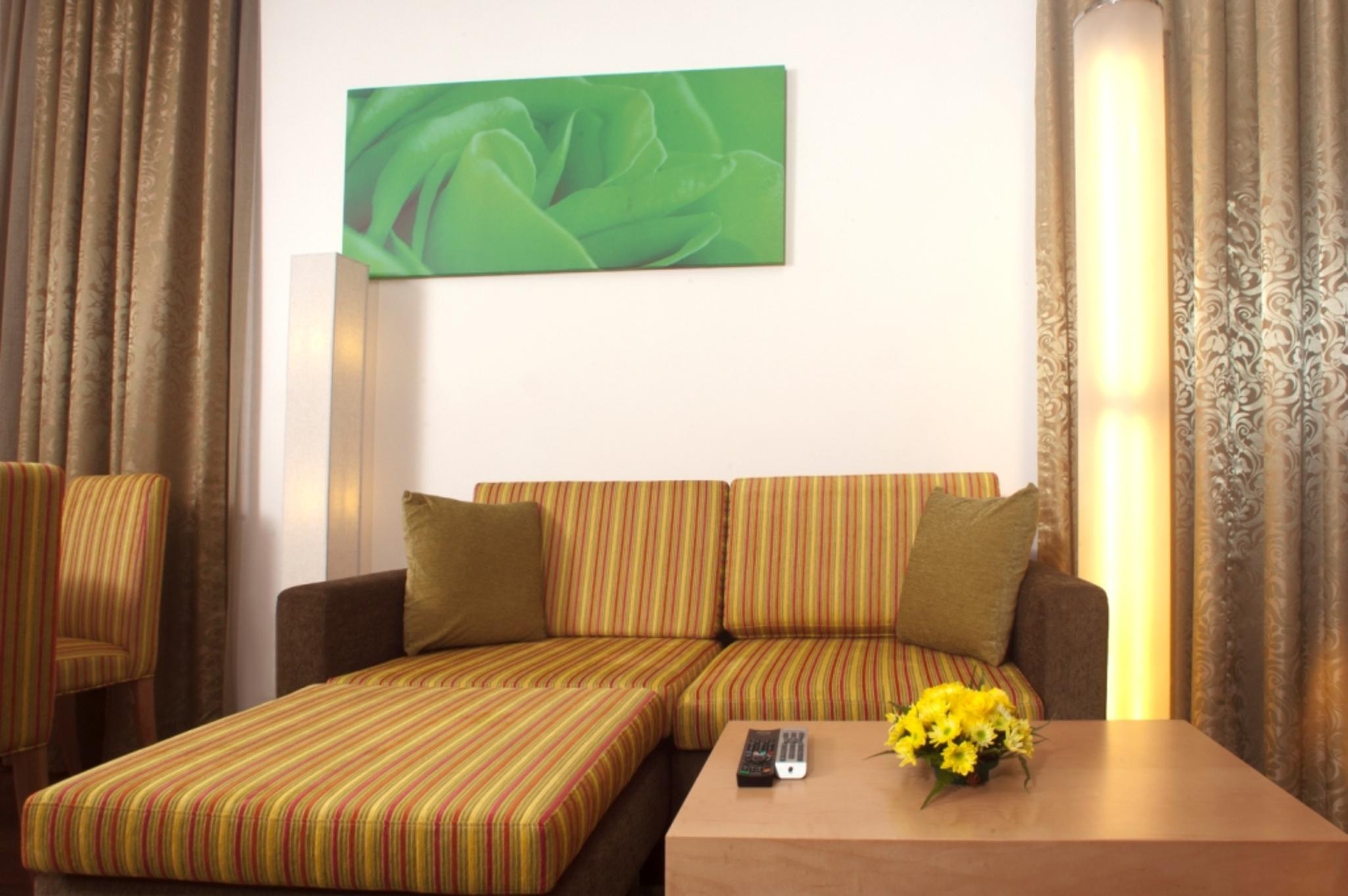 Al Khoory Executive Hotel, Al Wasl